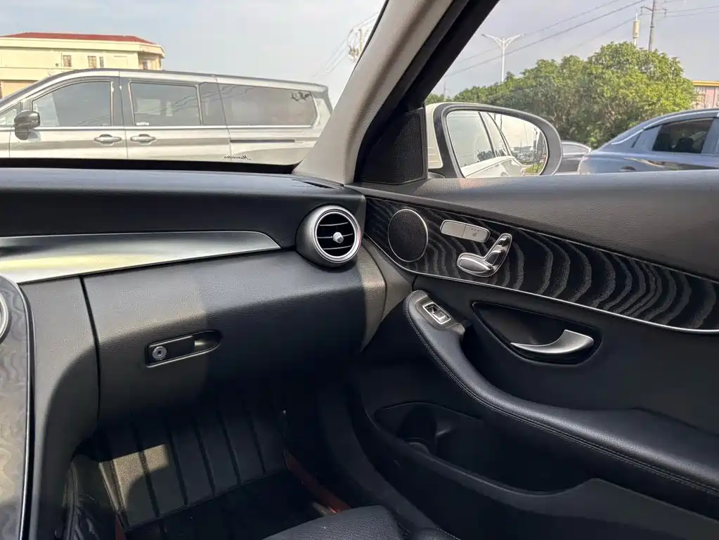 Mercedes-Benz C-Class (Import) — миниатюра 11