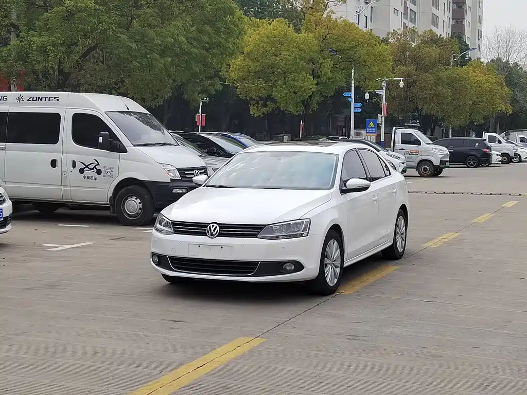 Volkswagen Sagitar 2014