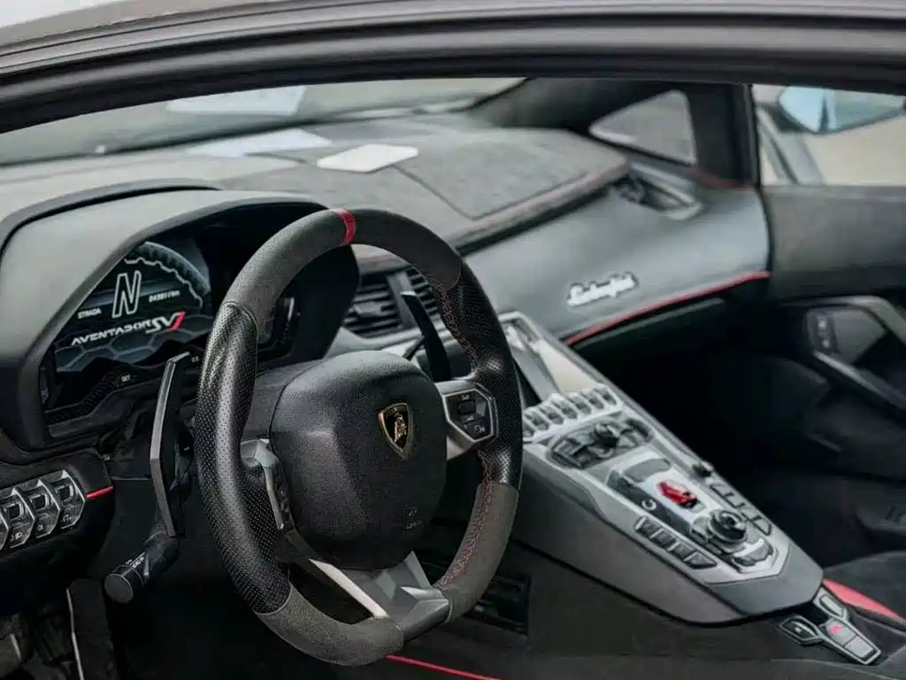 Lamborghini Aventador — миниатюра 6