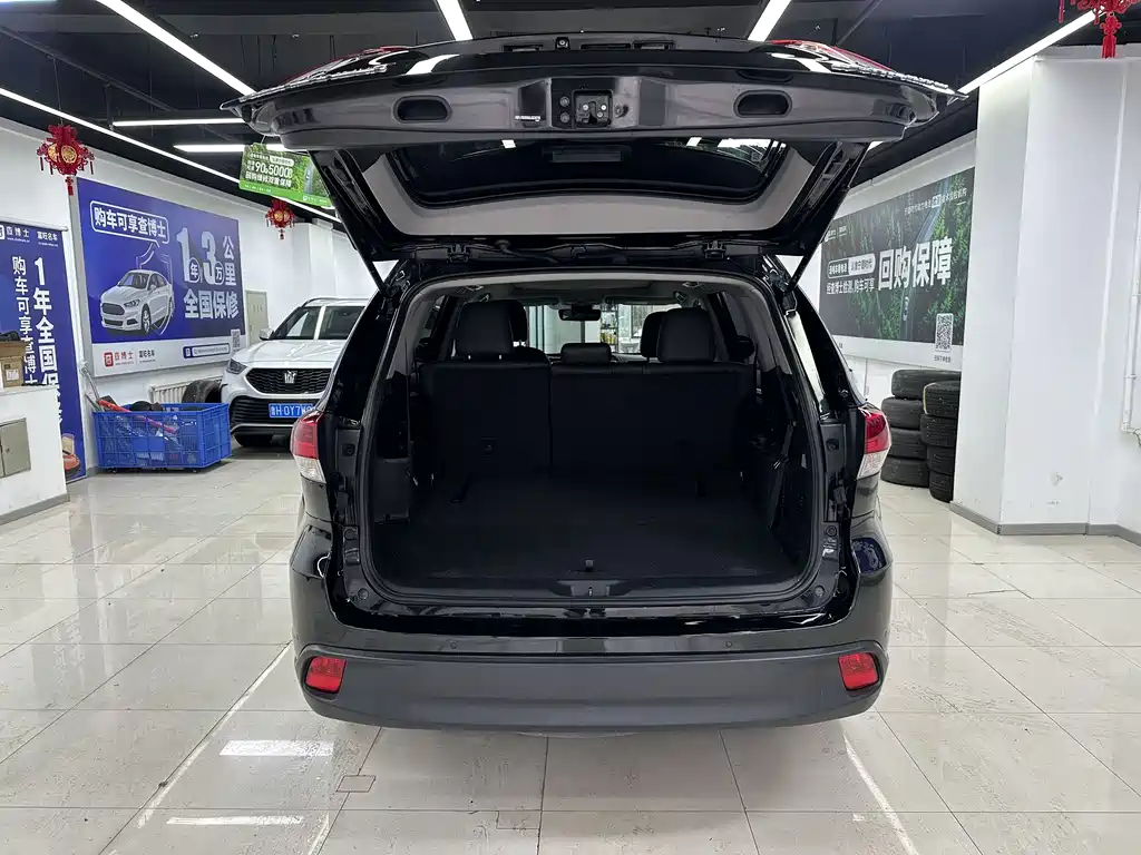 Toyota Highlander 2018 2.0T Luxury 7 мест V