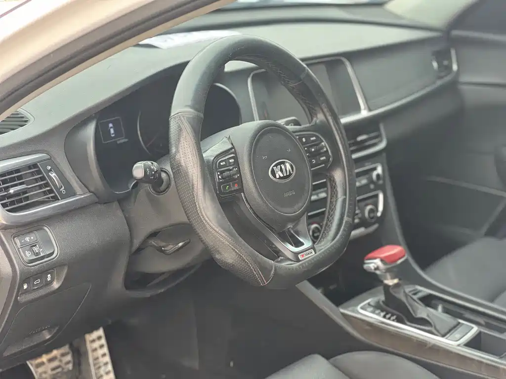 Kia K5 2016 1.6T AT LUX