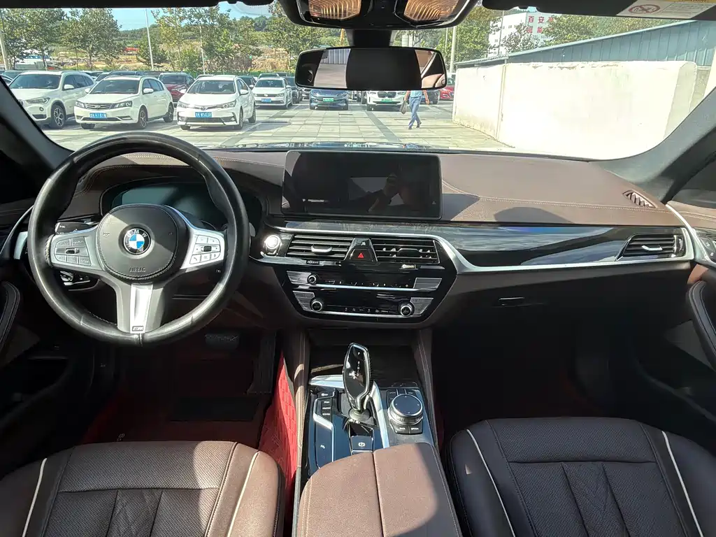BMW 5 Series — миниатюра 9