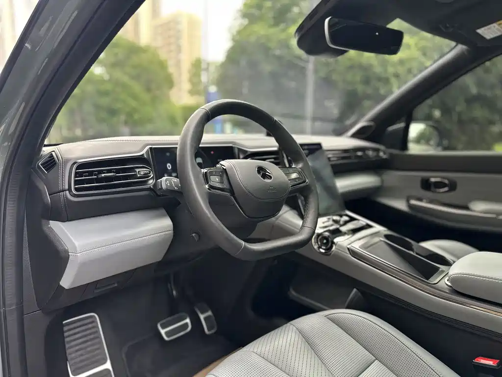 NIO ES8 2022 100kWh мест