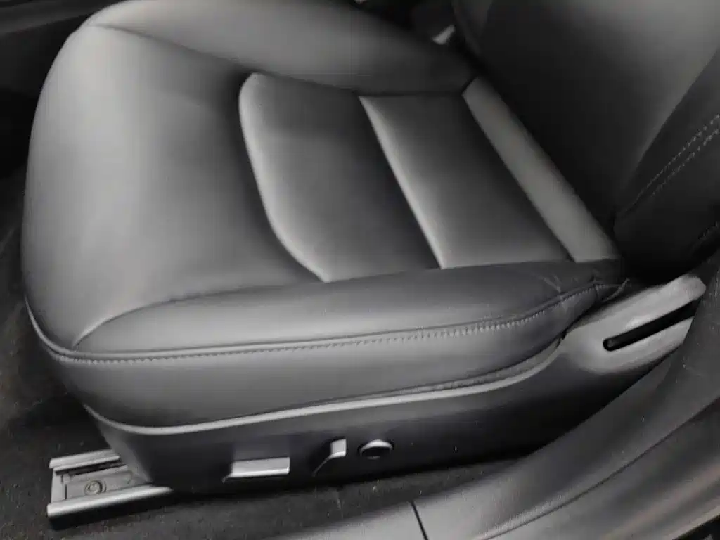 Tesla Model 3 — миниатюра 20