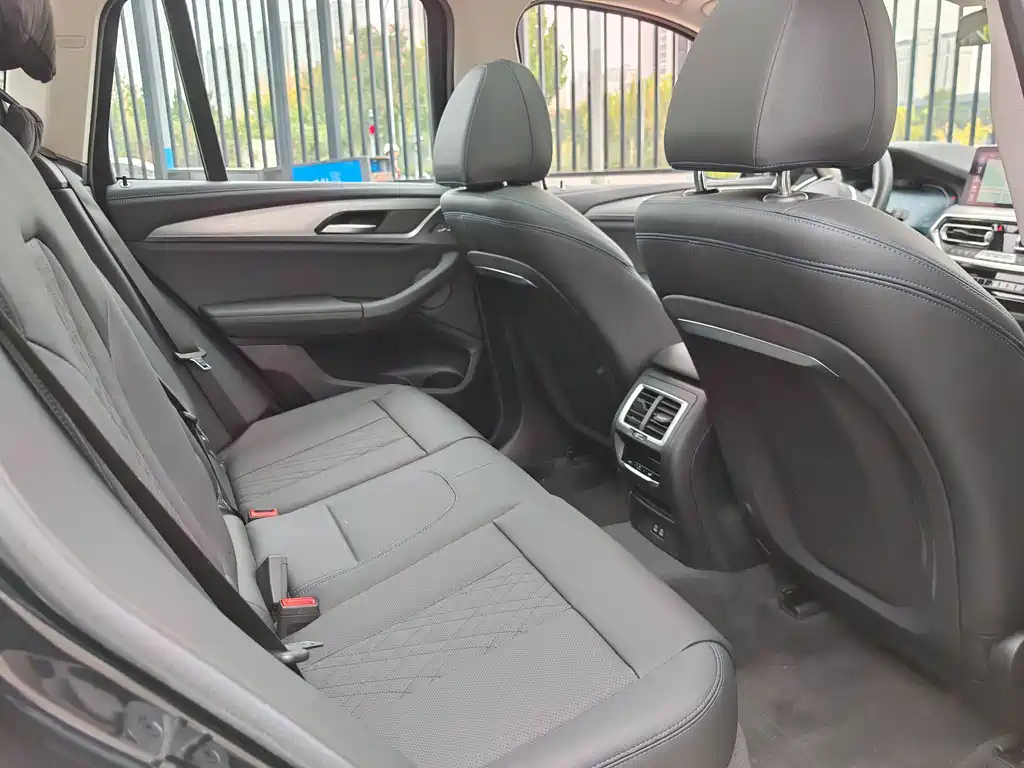 BMW iX3 — миниатюра 19