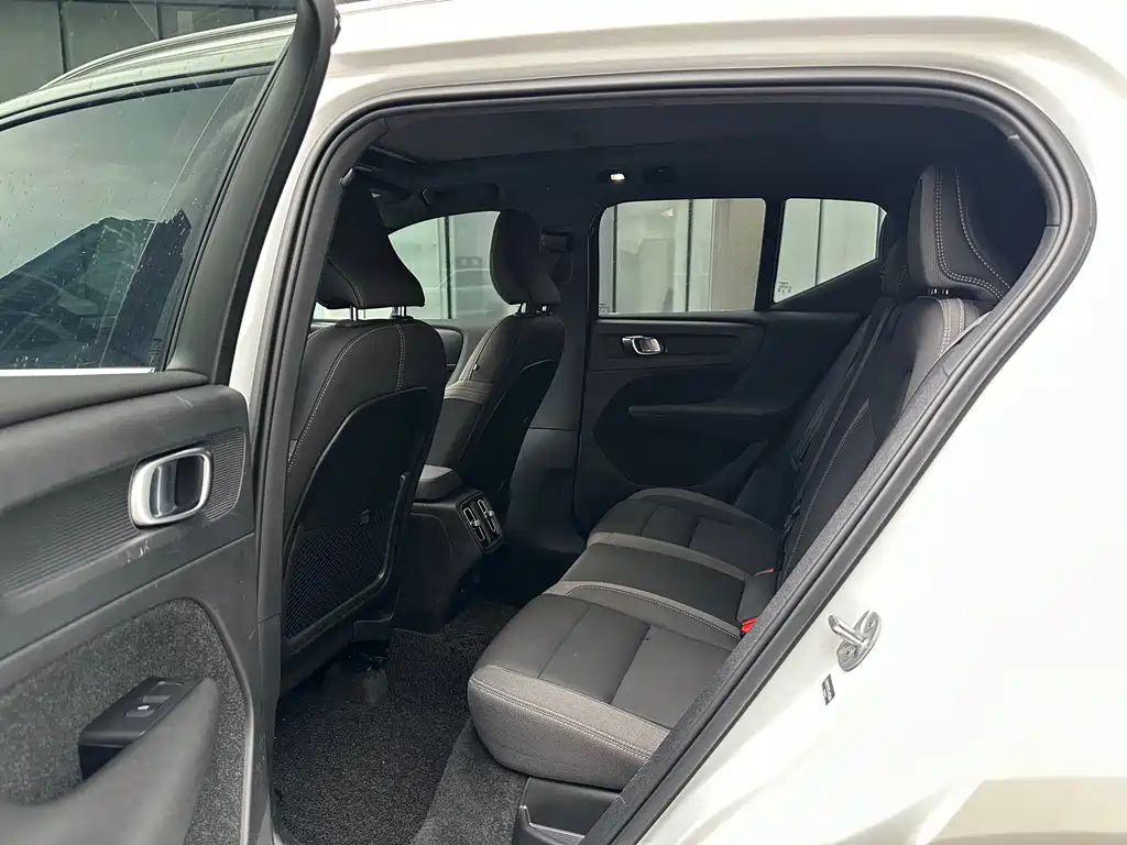 Volvo XC40 — миниатюра 9