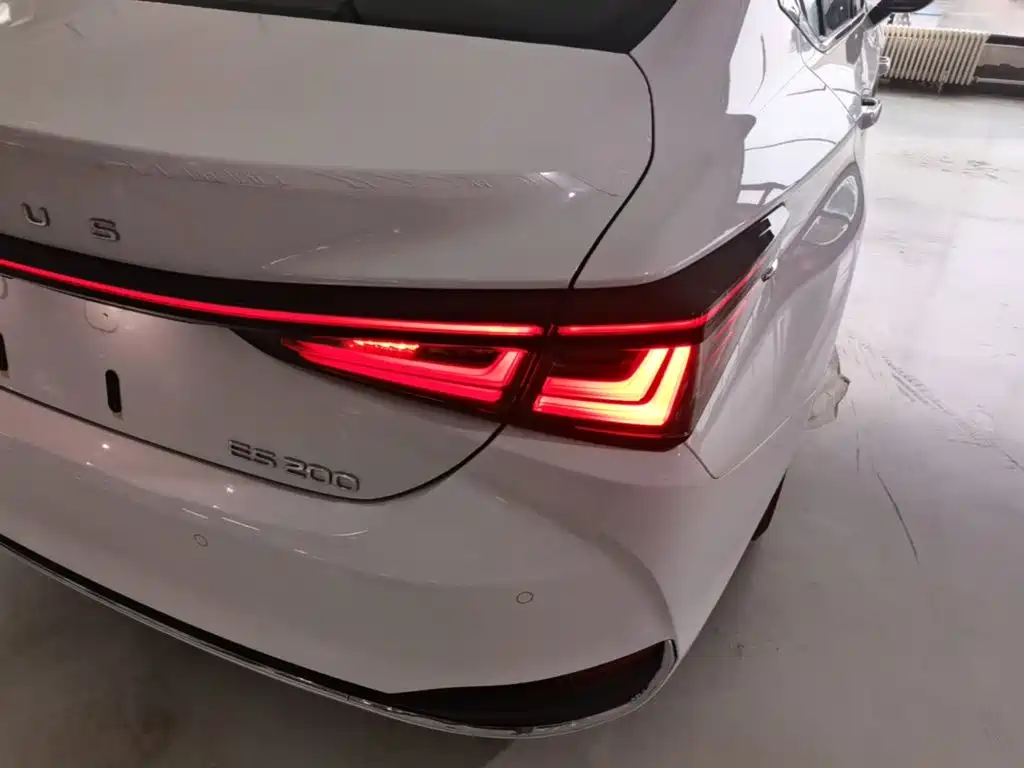 Lexus ES 2025 200 Premium
