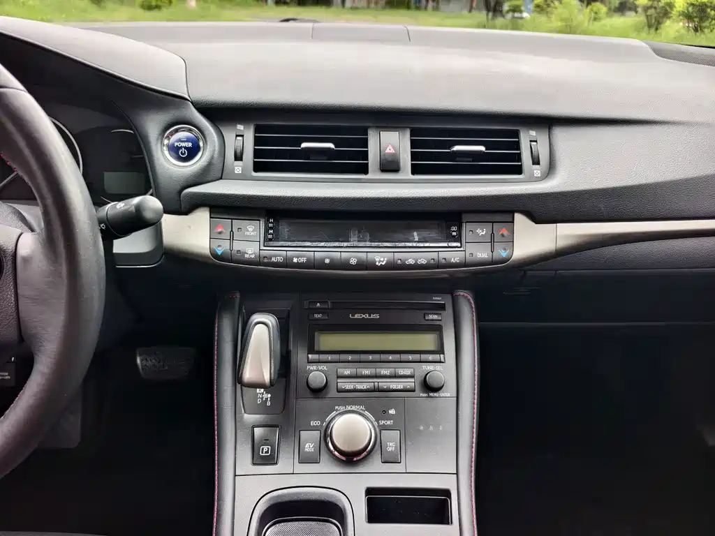 Lexus CT — миниатюра 8