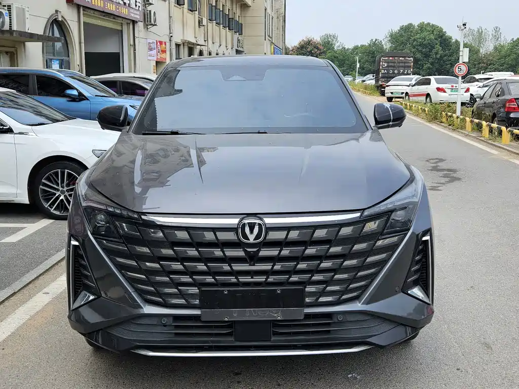 Changan UNI-Z New Energy — миниатюра 2