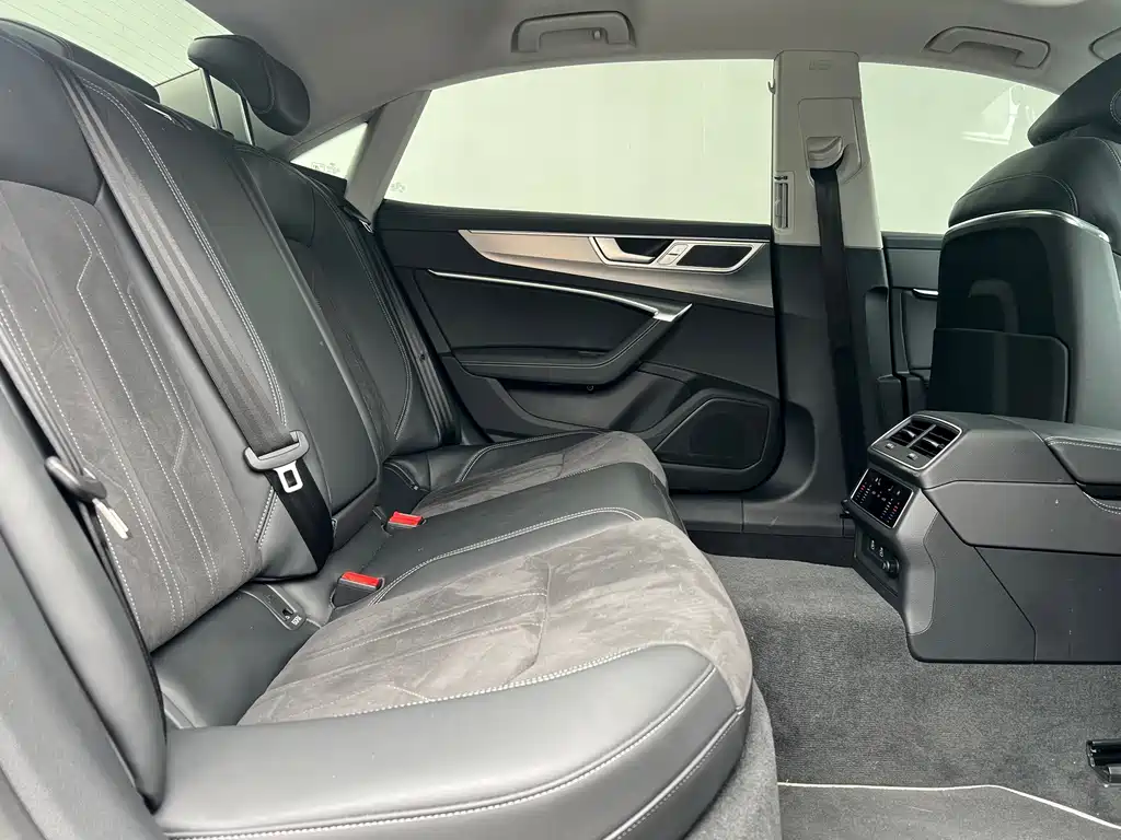 Audi A7L — миниатюра 7