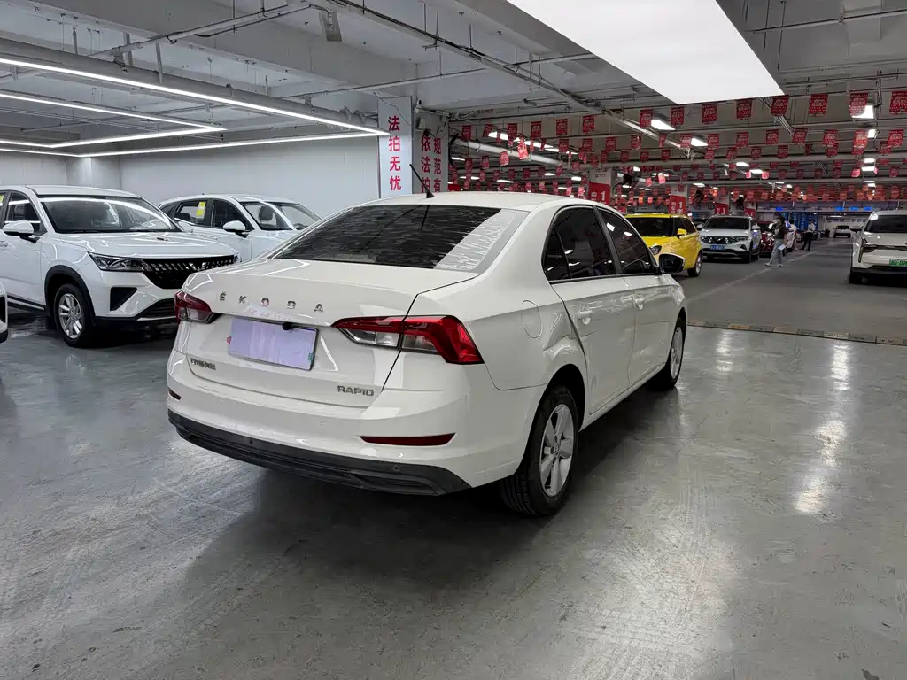Skoda Rapid — миниатюра 11