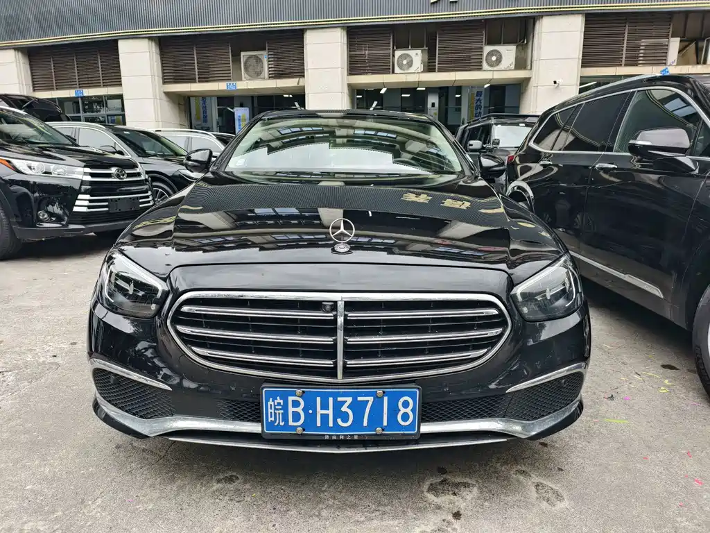 Mercedes-Benz E-Class — миниатюра 2