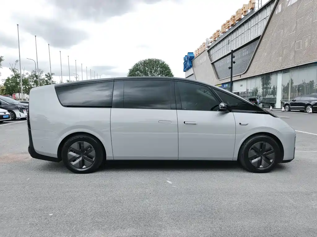 Li Auto Li MEGA — миниатюра 36