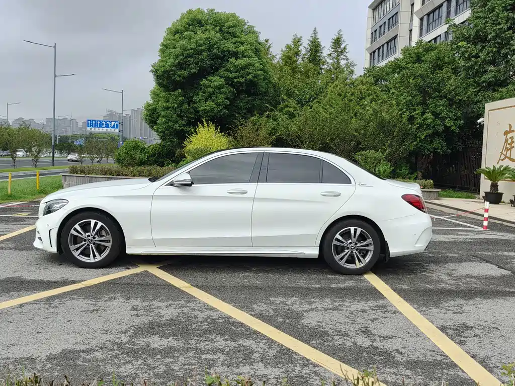 Mercedes-Benz C-Class — миниатюра 7