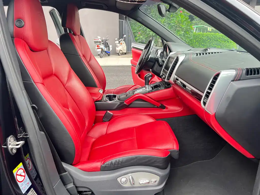 Porsche Cayenne — миниатюра 15