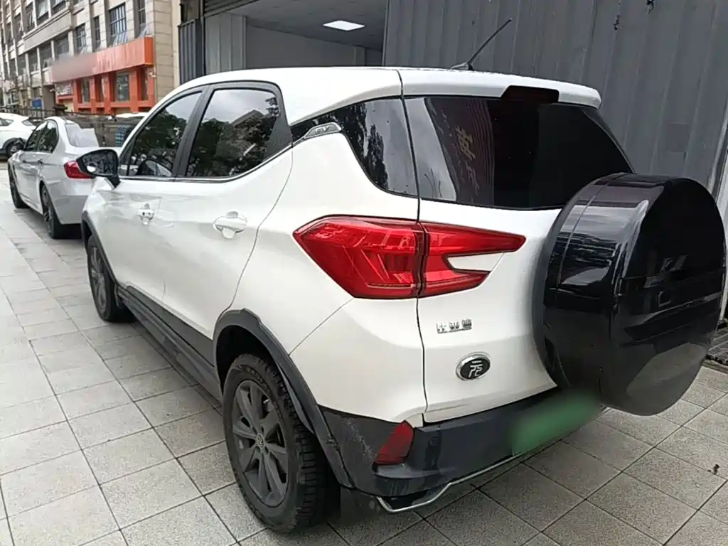 BYD Yuan EV — миниатюра 5