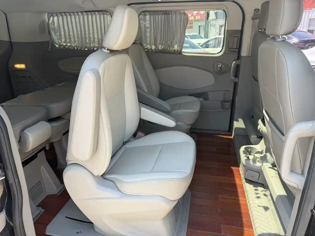 Ford Tourneo — миниатюра 5