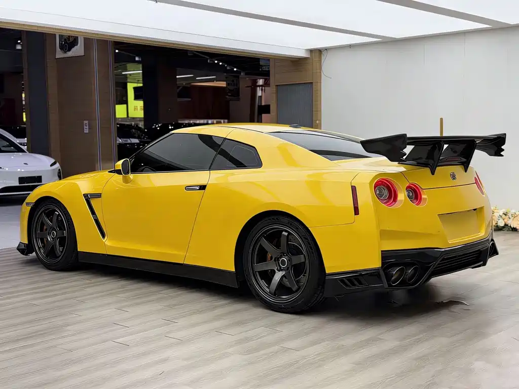 Nissan GT-R — миниатюра 3
