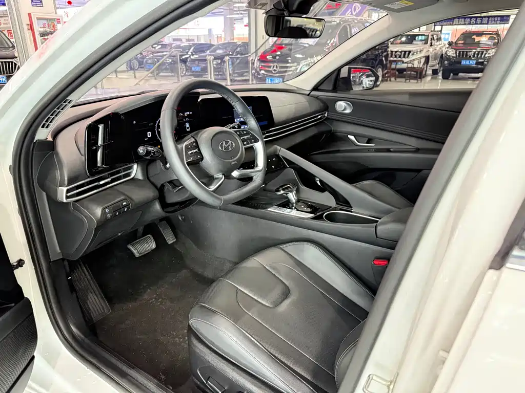 Hyundai Elantra — миниатюра 7