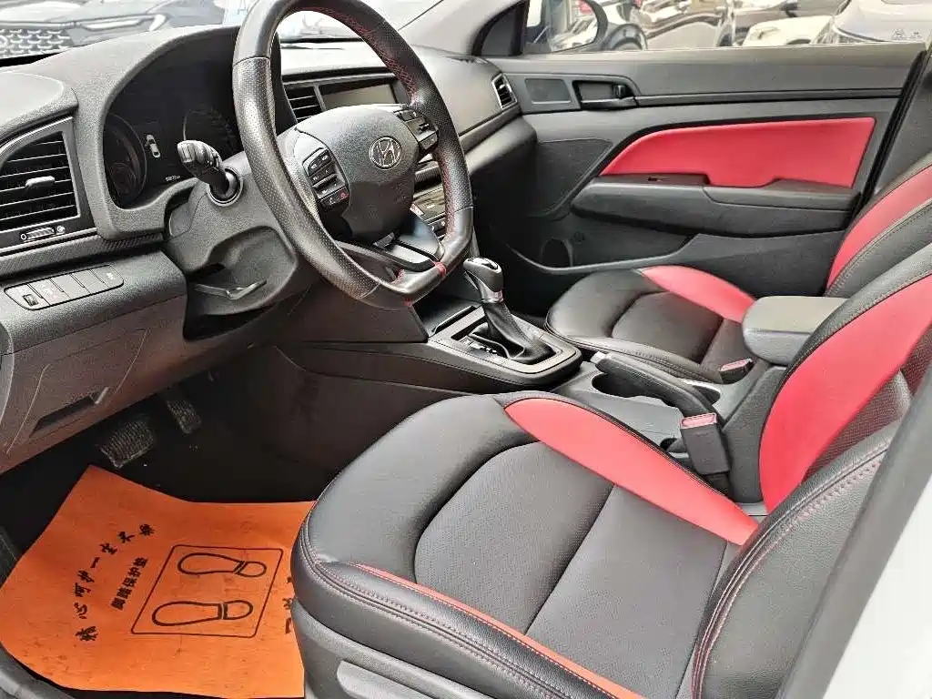 Hyundai Elantra - фото 4