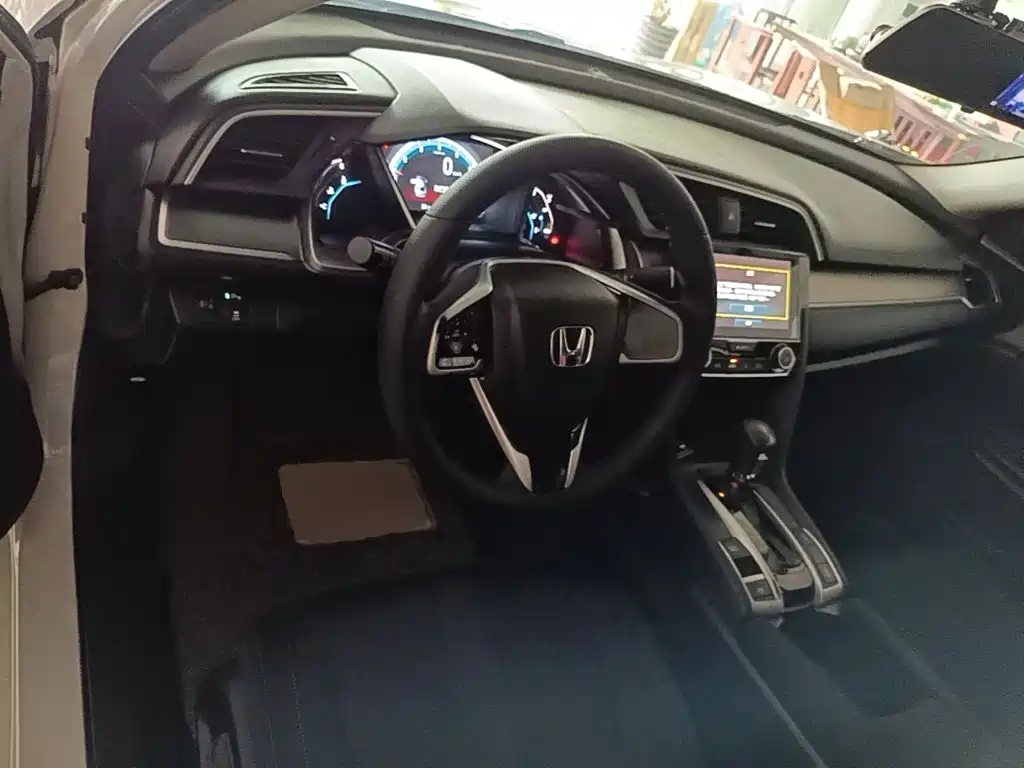 Honda Civic — миниатюра 10