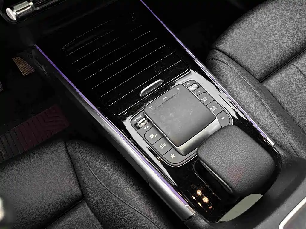 Mercedes-Benz GLB — миниатюра 11