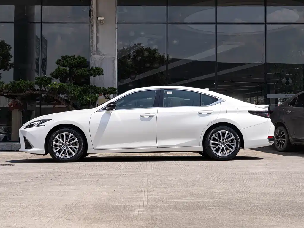 Lexus ES 2025 300h Premium
