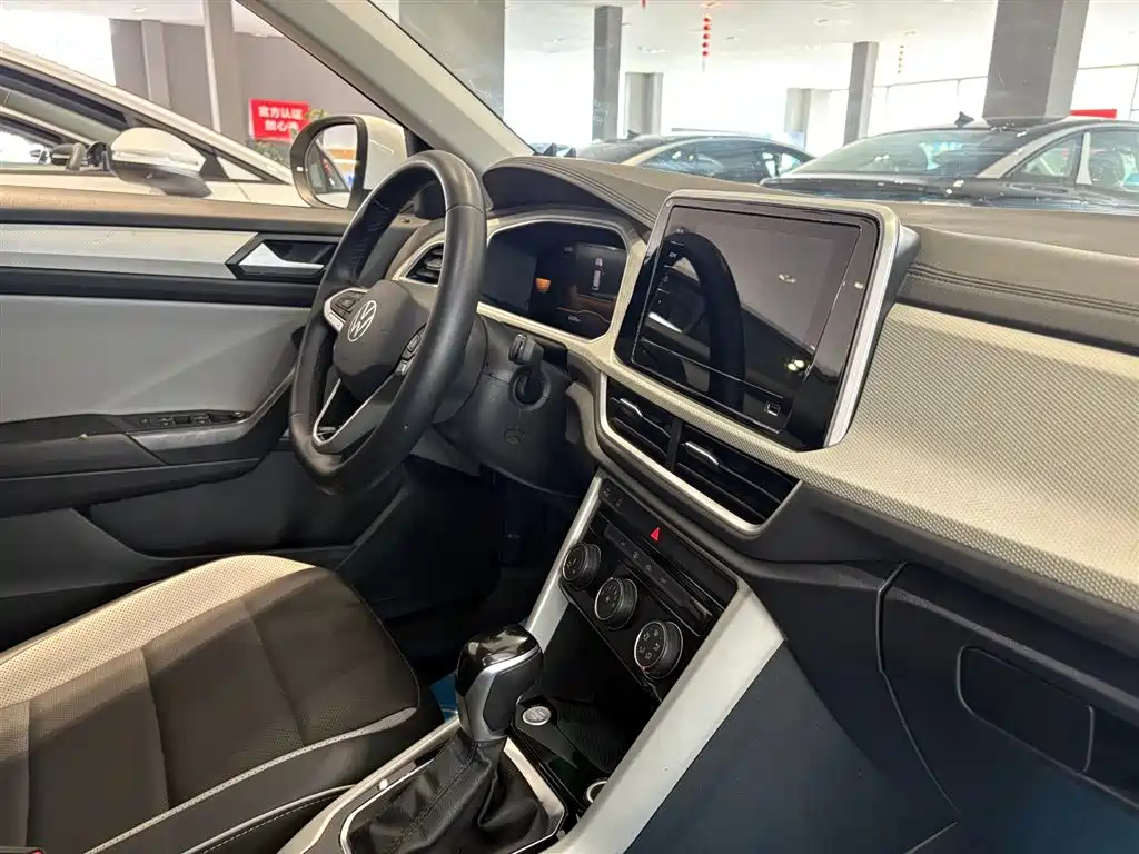 Volkswagen T-Roc — миниатюра 11
