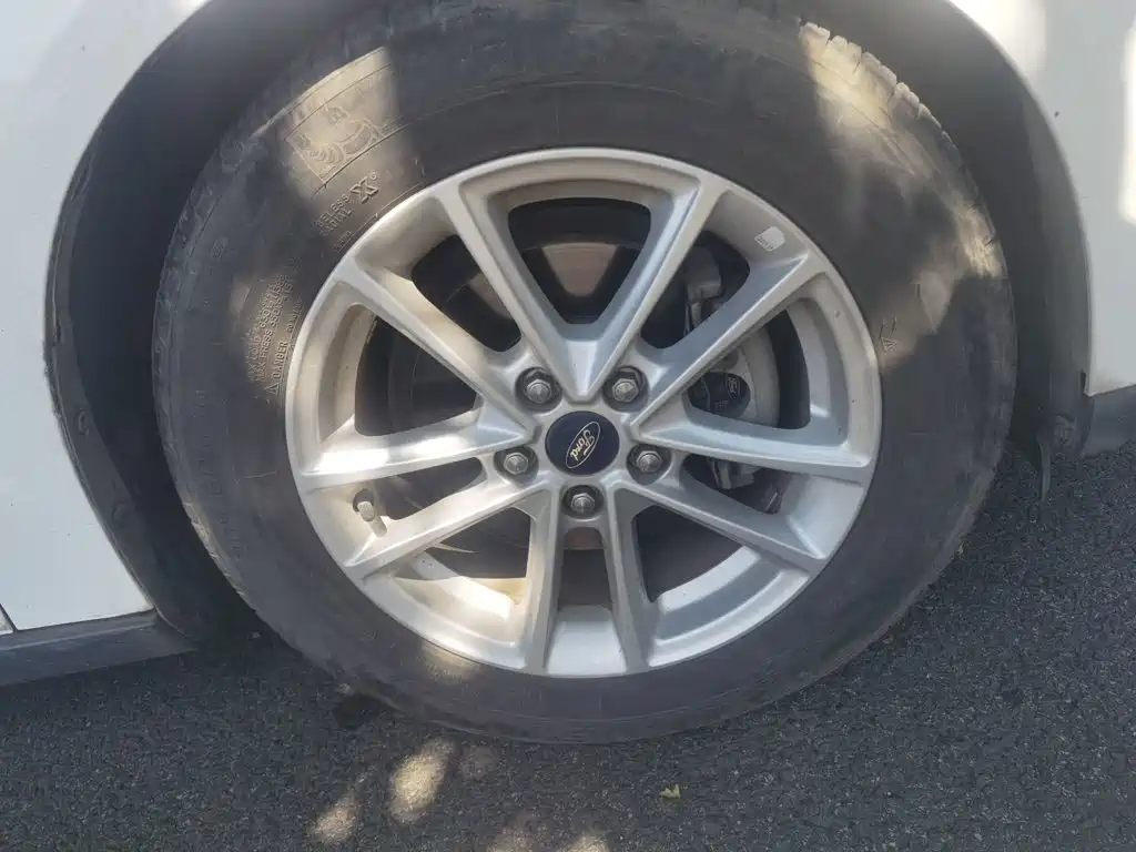 Ford Focus — миниатюра 24