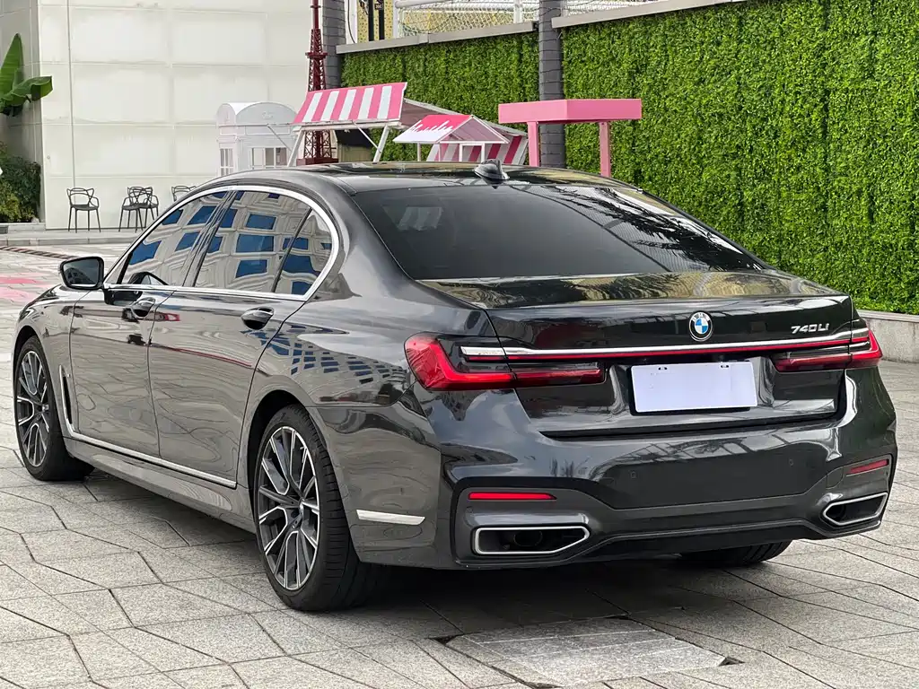BMW 7 Series — миниатюра 4