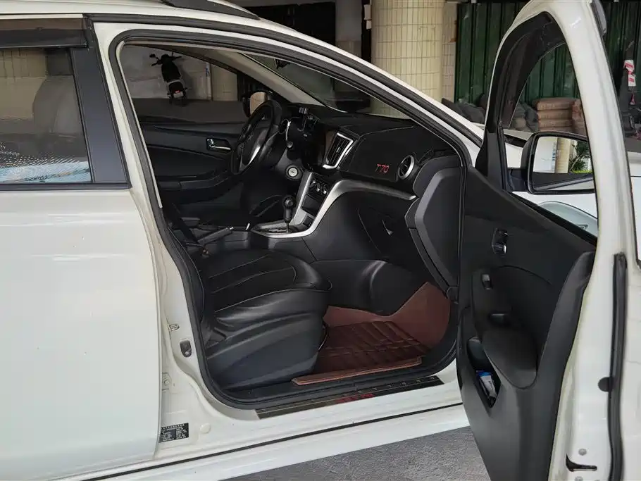Venucia T70 2015 2.0L CVT