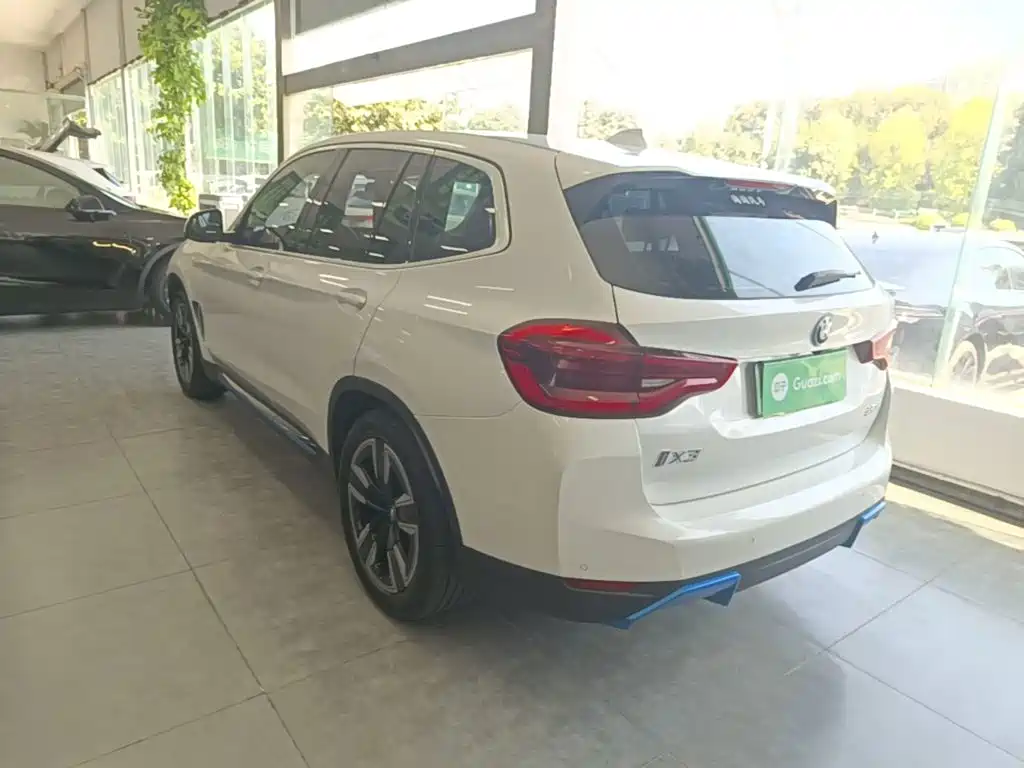 BMW iX3 — миниатюра 5