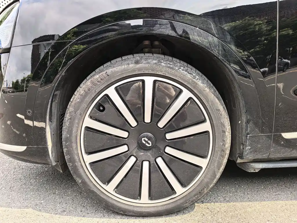 AITO Aito M9 - фото 3