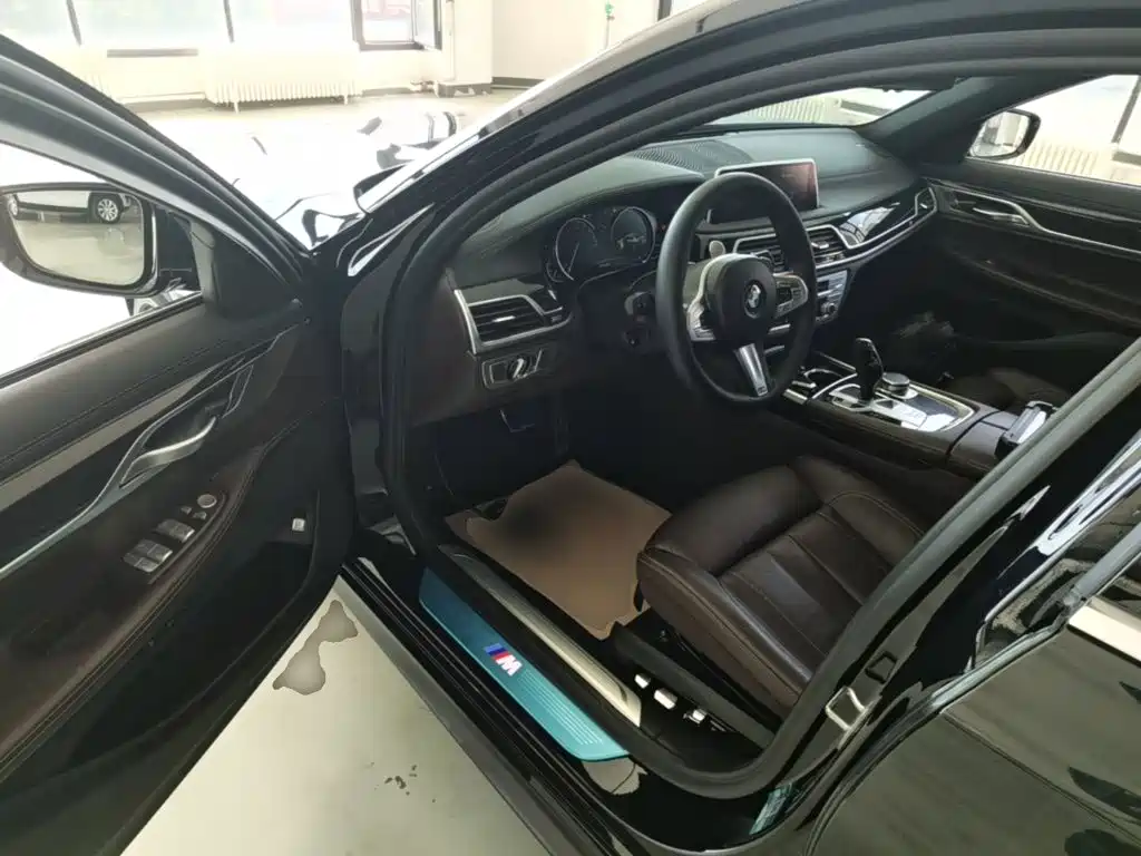 BMW 7 Series — миниатюра 16
