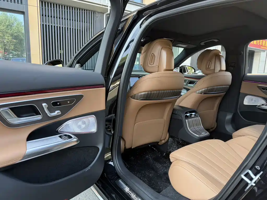 Mercedes-Benz E-Class — миниатюра 8
