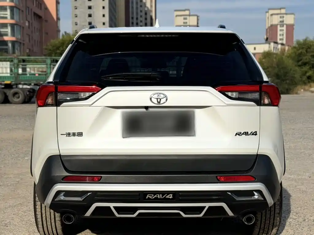 Toyota RAV4 — миниатюра 11
