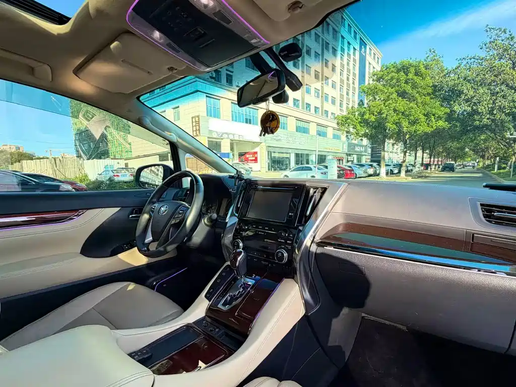 Toyota Alphard 2015 3.5L Luxury