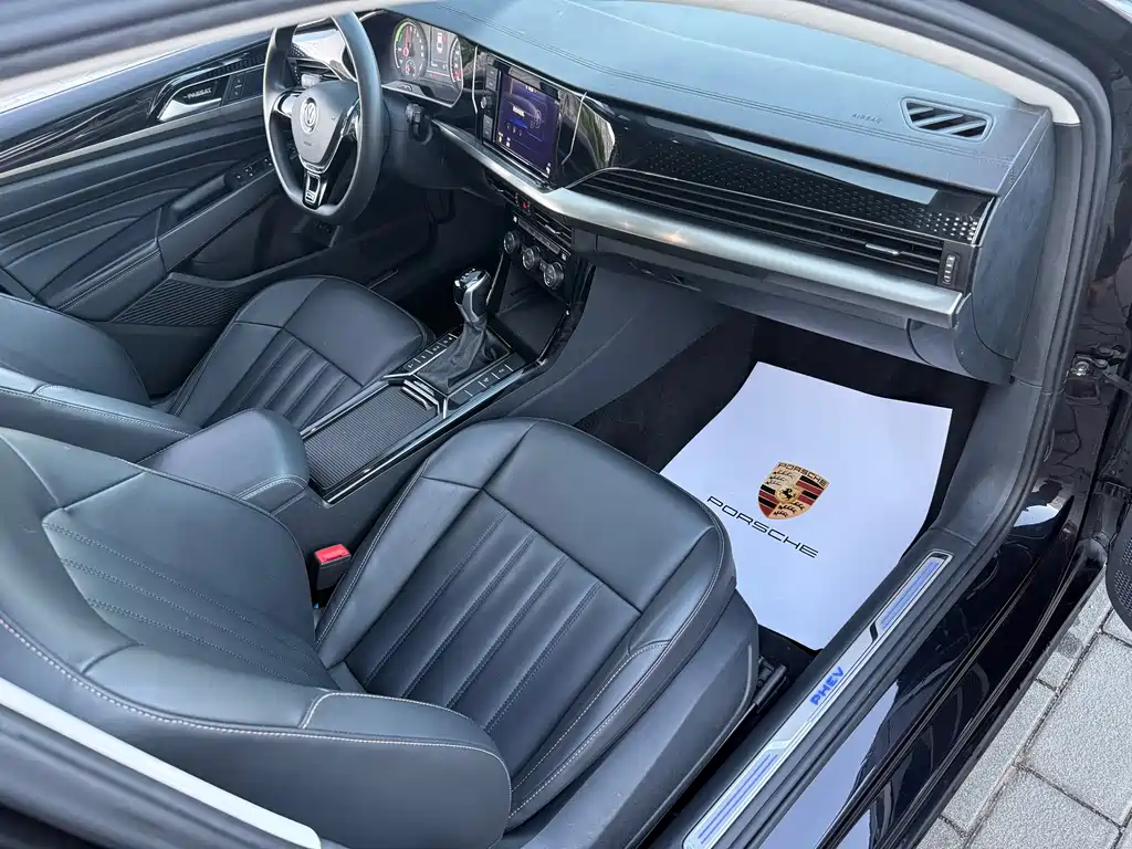 Volkswagen Passat PHEV — миниатюра 11