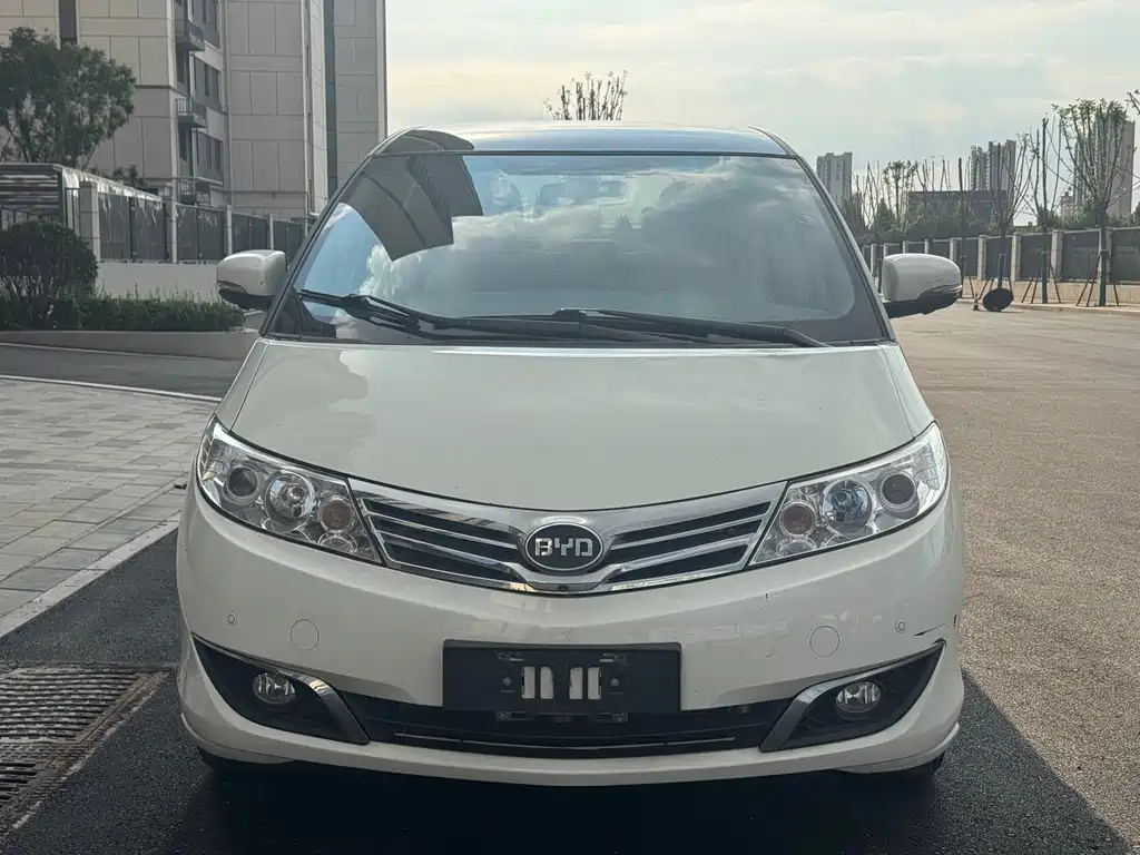 BYD M6 — миниатюра 2
