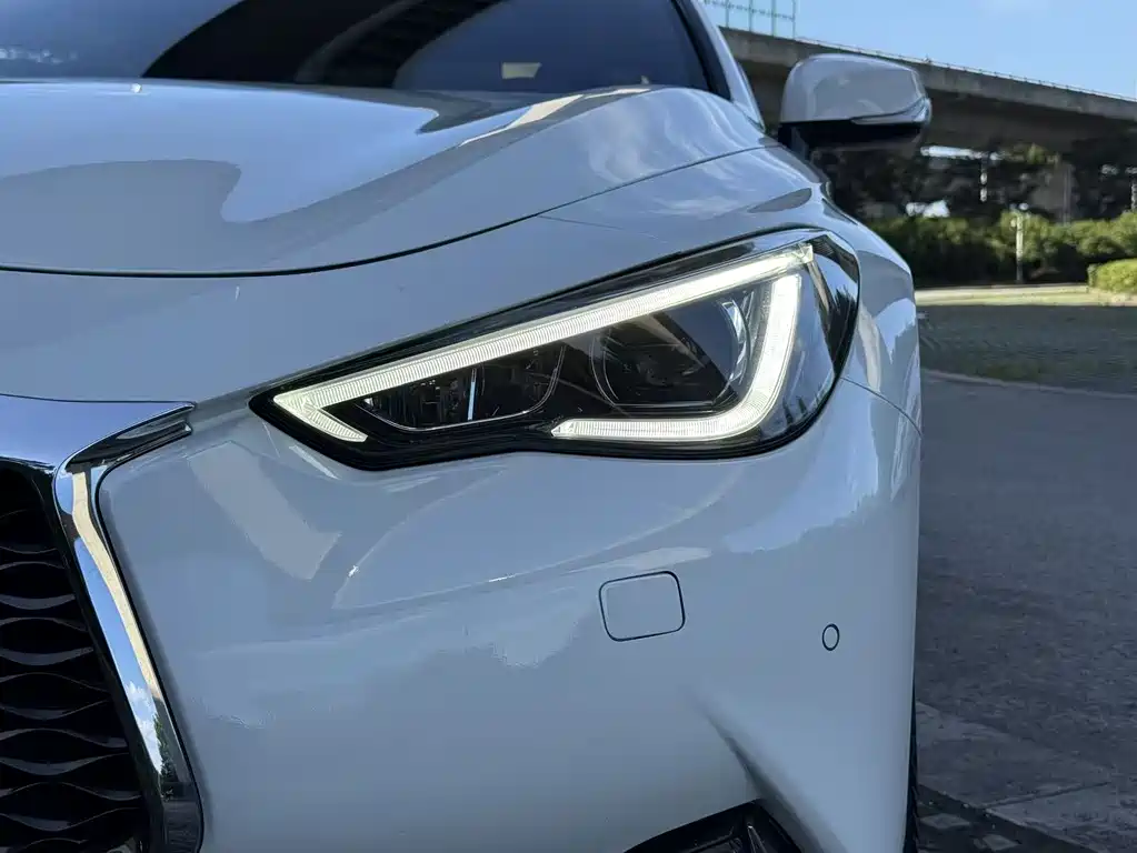Infiniti Q60 2017 2.0T Luxury