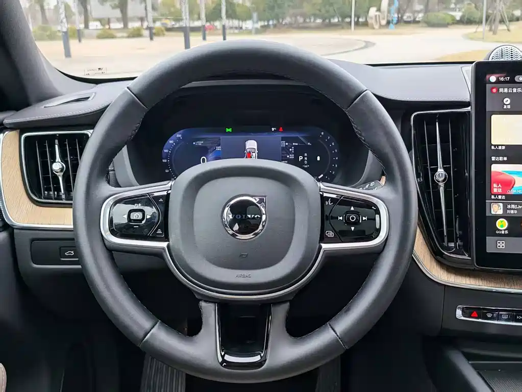 Volvo XC60 — миниатюра 32