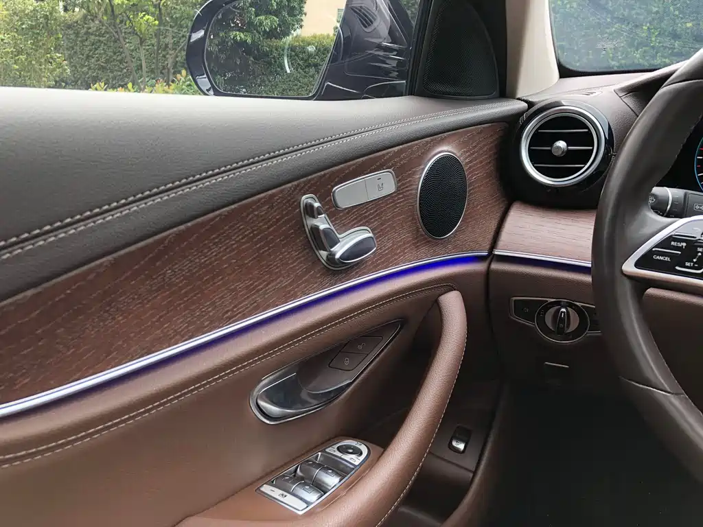 Mercedes-Benz E-Class — миниатюра 8