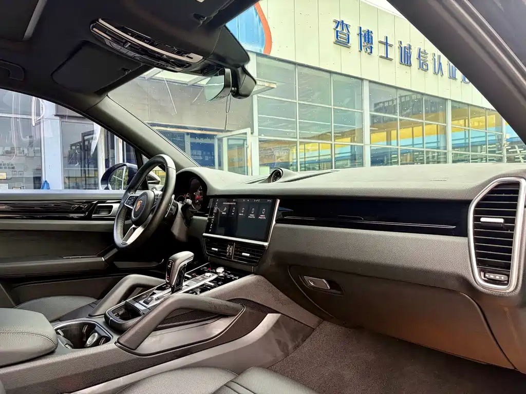 Porsche Cayenne — миниатюра 5