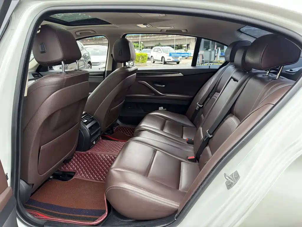 BMW 5 Series — миниатюра 5