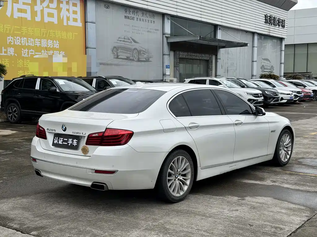 BMW 5 Series — миниатюра 11