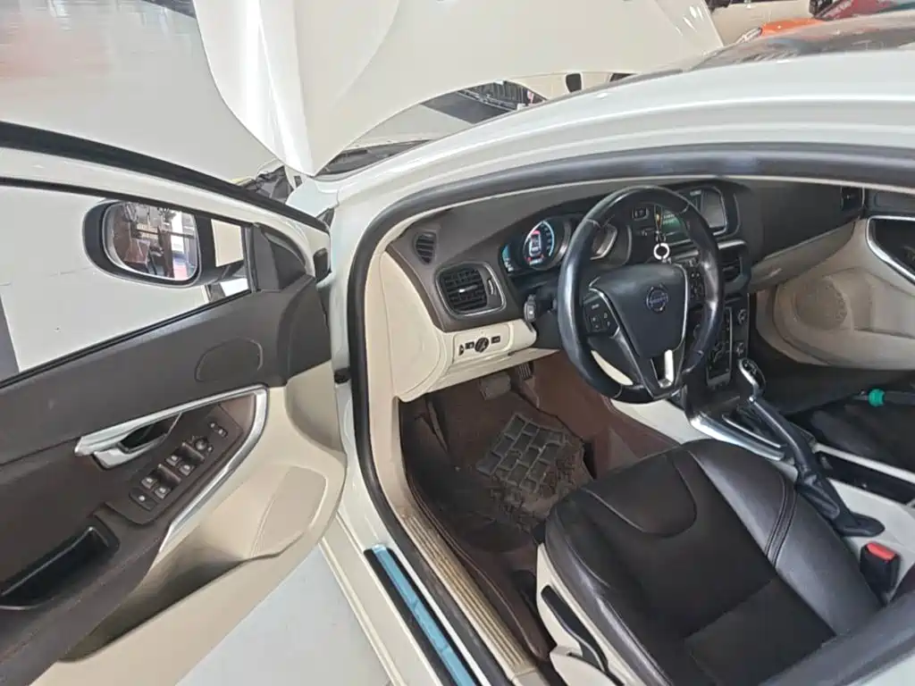 Volvo V40 — миниатюра 21