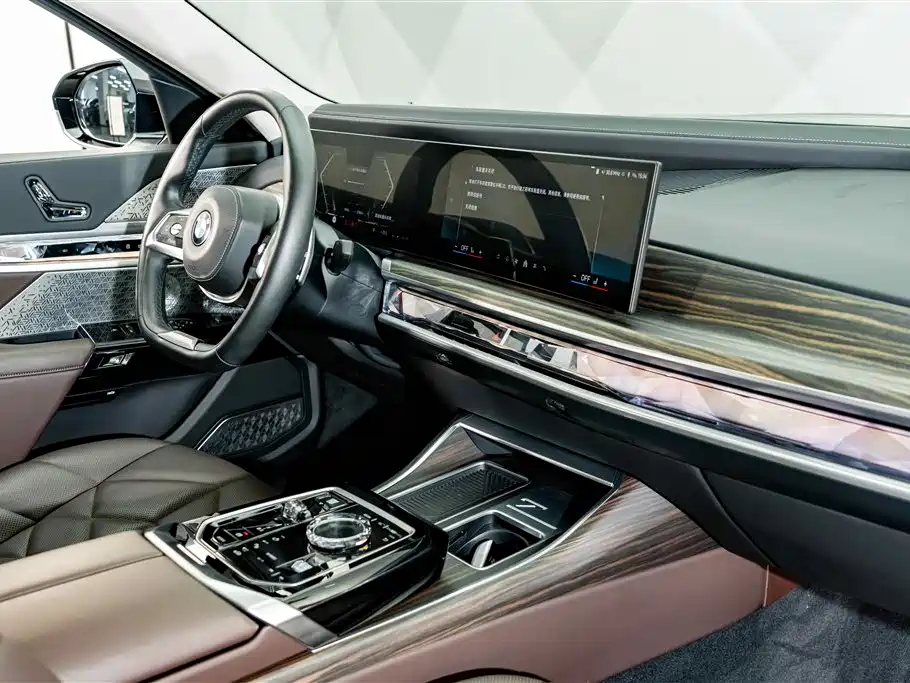 BMW 7 Series — миниатюра 17