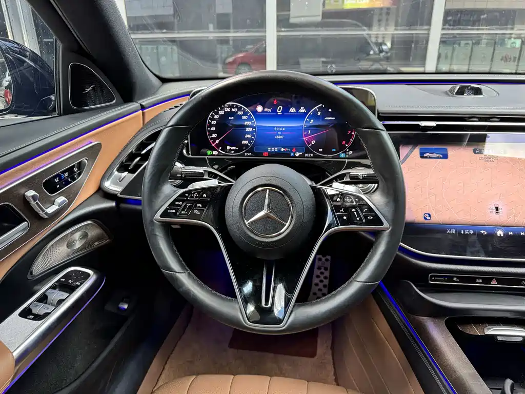 Mercedes-Benz E-Class — миниатюра 7