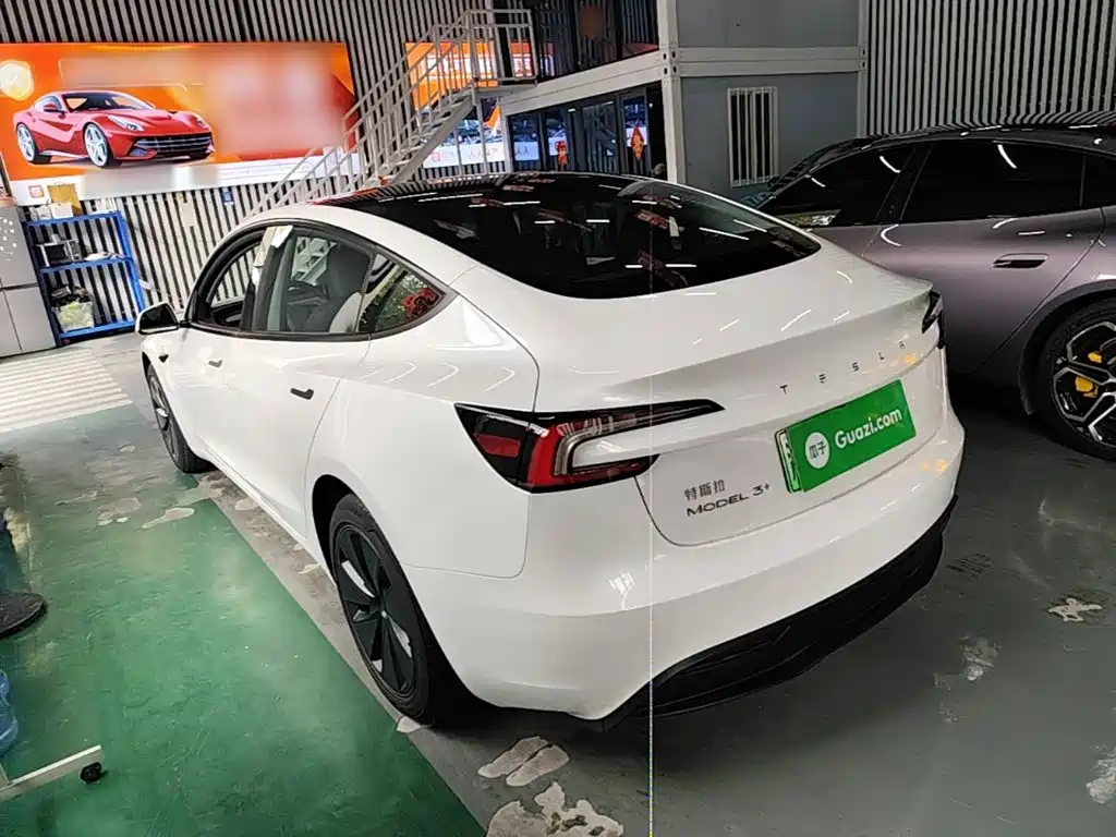 Tesla Model 3 — миниатюра 5