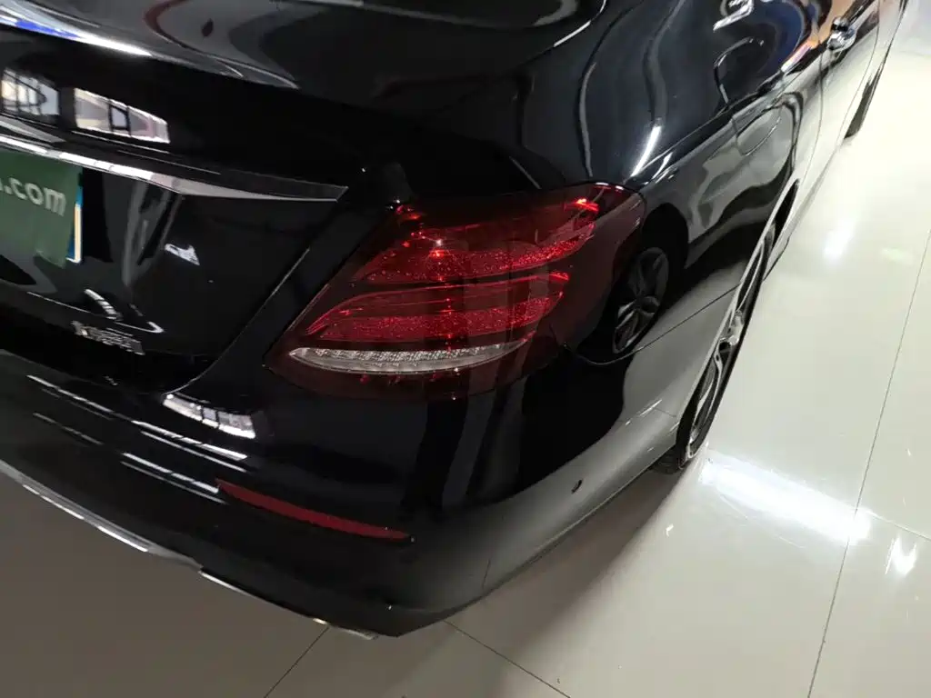 Mercedes-Benz E-Class — миниатюра 8